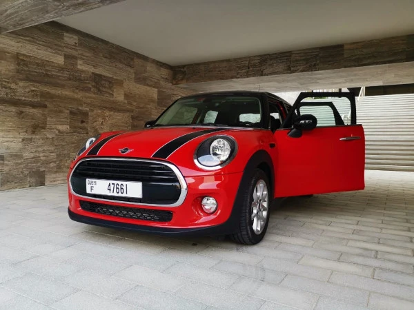 Mini Cooper (Red), 2019