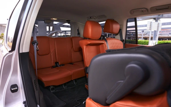 Nissan Patrol Platinum V6 (Silver), 2024