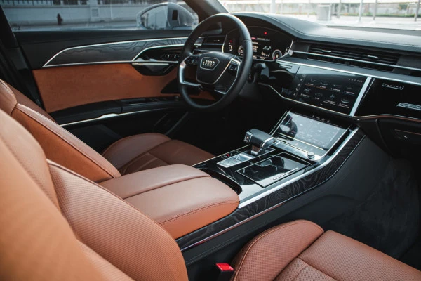 Audi A8 (Blanc), 2022