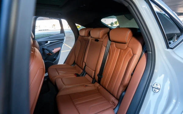 Audi Q5 Sportback (White), 2025