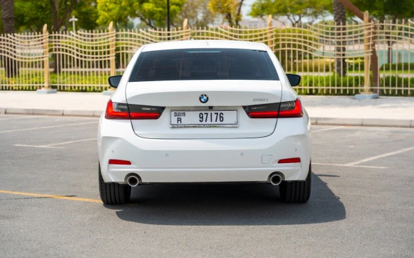 BMW 318i (White), 2025