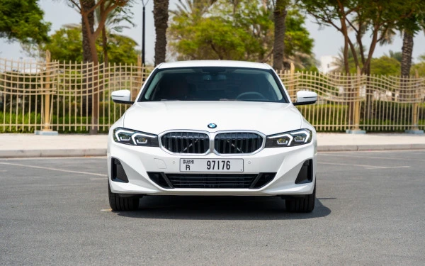 BMW 318i (White), 2025