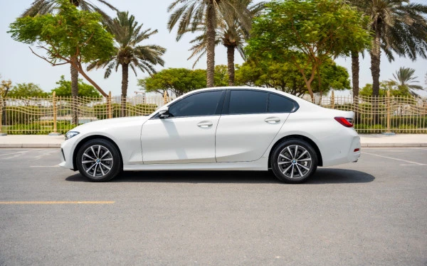 BMW 318i (White), 2025