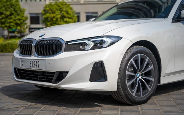 BMW 318i (White), 2025
