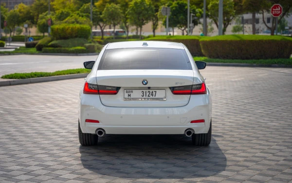 BMW 318i (White), 2025
