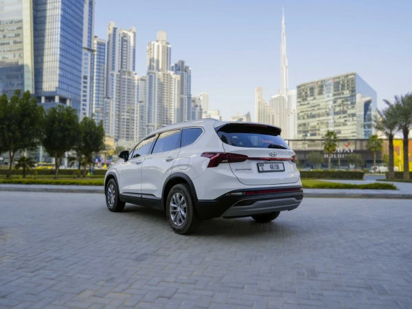 Hyundai Santa Fe (White), 2023