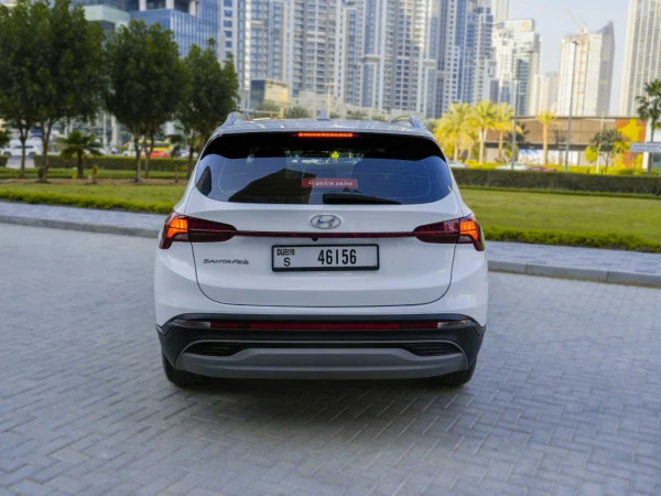 Hyundai Santa Fe (White), 2023