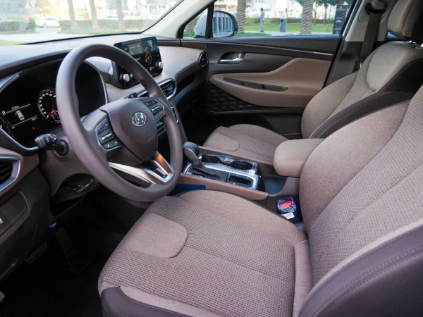 Hyundai Santa Fe (White), 2023