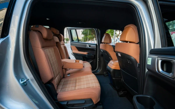 Hyundai Santa Fe (White), 2025