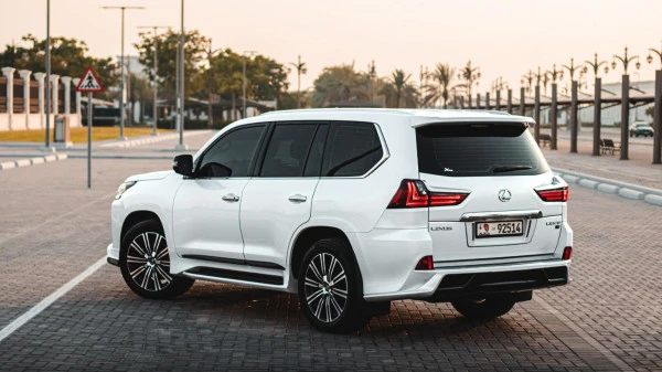 Lexus LX 570 (Bianca), 2021