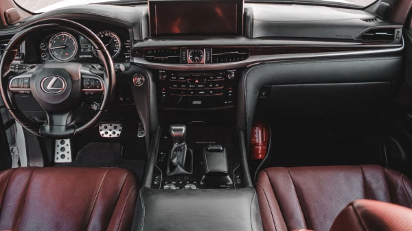 Lexus LX 570 (Bianca), 2021