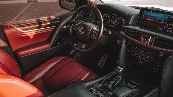 Lexus LX 570 (Bianca), 2021