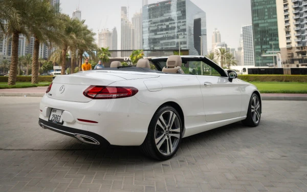 Mercedes C300 cabrio (Weiß), 2021