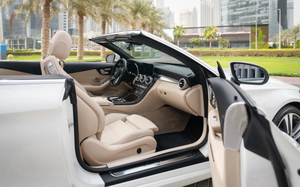 Mercedes C300 cabrio (Weiß), 2021
