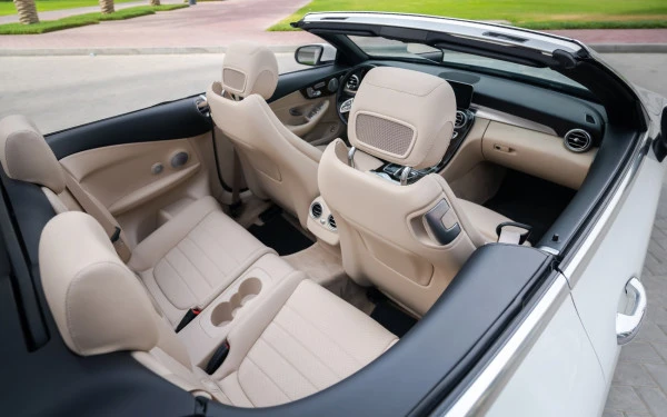 Mercedes C300 cabrio (Weiß), 2021