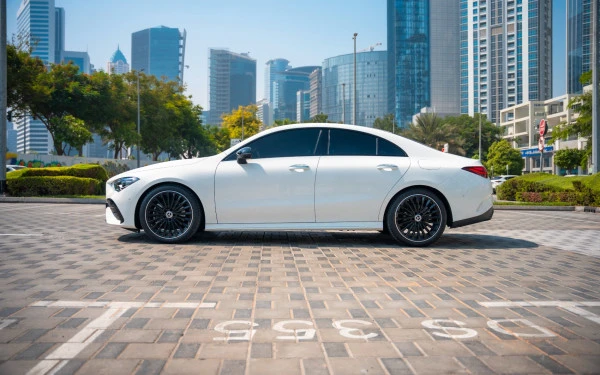 Mercedes CLA200 (Blanco), 2025