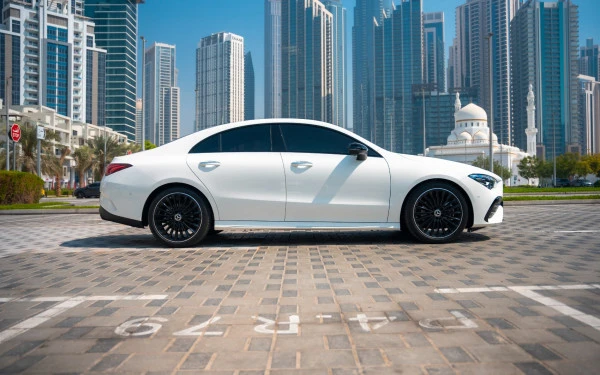 Mercedes CLA200 (Blanco), 2025