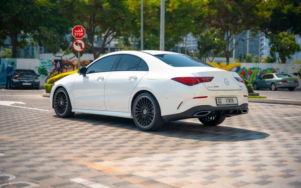 Mercedes CLA200 (Blanco), 2025