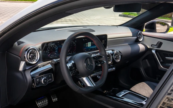 Mercedes CLA200 (Blanco), 2025