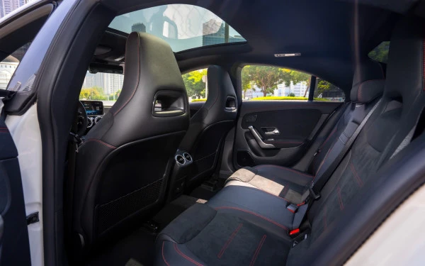 Mercedes CLA200 (Blanco), 2025