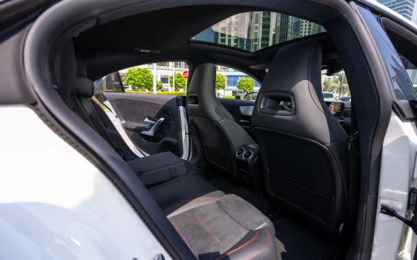 Mercedes CLA200 (Blanco), 2025