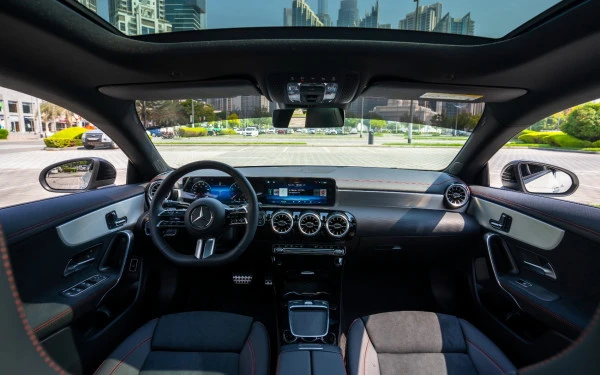 Mercedes CLA200 (Blanco), 2025