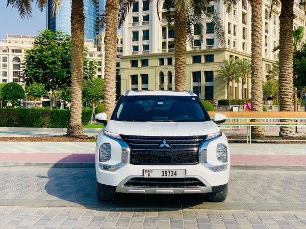Mitsubishi Outlander (White), 2024