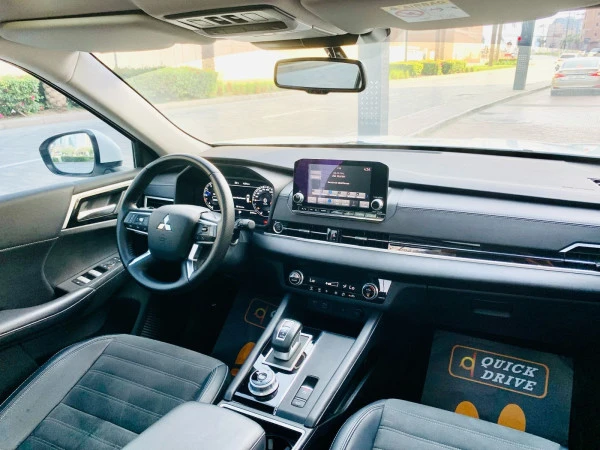 Mitsubishi Outlander (White), 2024