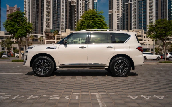 نيسان باترول Platinum V6 (أبيض), 2024