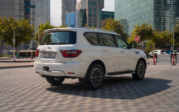 نيسان باترول Platinum V6 (أبيض), 2024