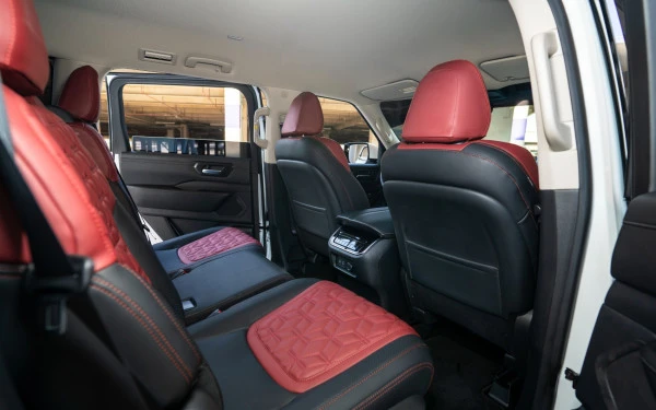 Nissan Patrol Platinum V6 (White), 2026