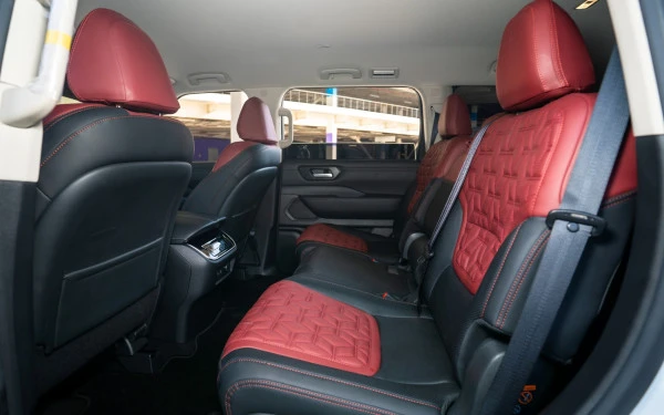 Nissan Patrol Platinum V6 (White), 2026