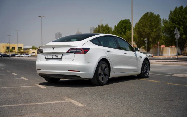 Tesla Model 3 (White), 2023