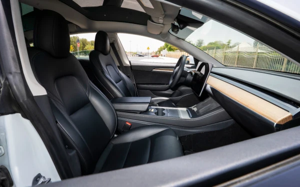 Tesla Model 3 (White), 2023