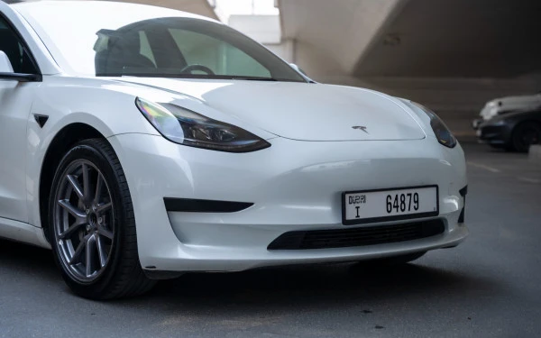 Tesla Model 3 (White), 2023