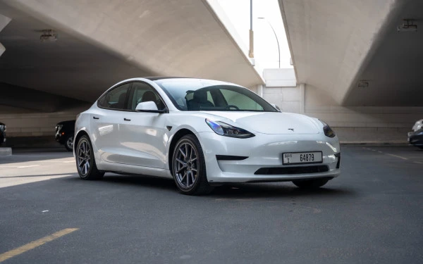 Tesla Model 3 (White), 2023