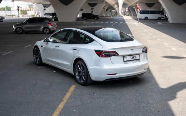 Tesla Model 3 (White), 2023