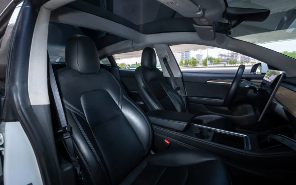 Tesla Model 3 (White), 2023