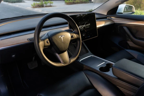 Tesla Model 3 (White), 2023
