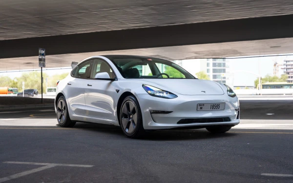 Tesla Model 3 (White), 2023