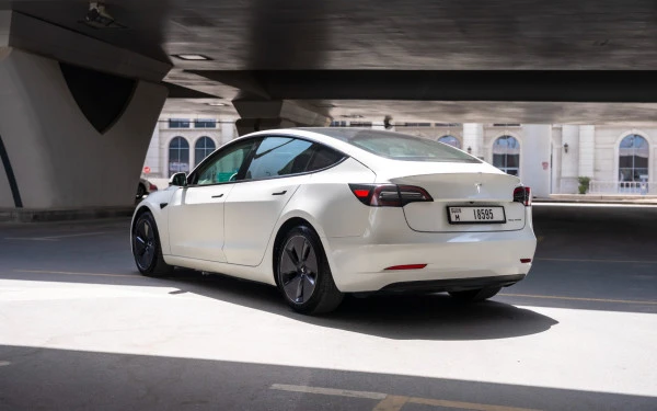 Tesla Model 3 (White), 2023