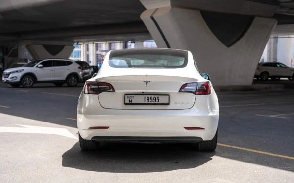 Tesla Model 3 (White), 2023