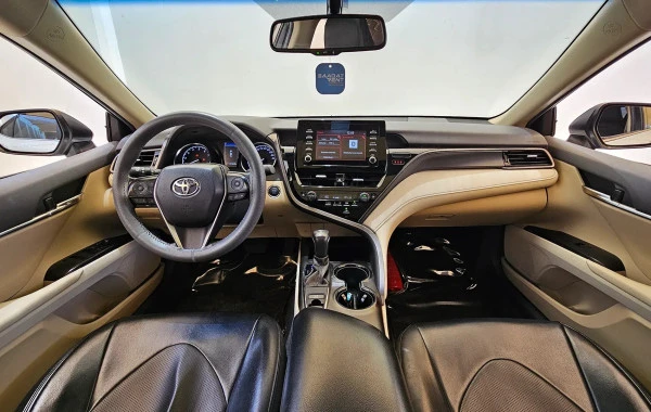 Toyota Camry (White), 2024