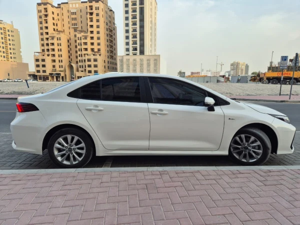 Toyota Corolla Hybrid (White), 2025
