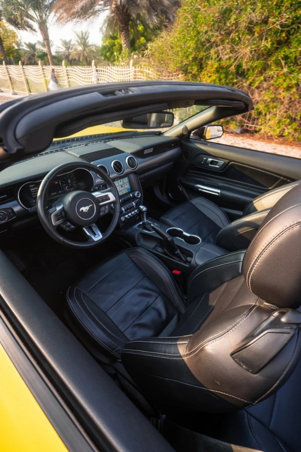 Ford Mustang cabrio (Yellow), 2018