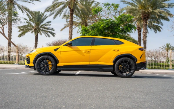 Lamborghini Urus (Yellow), 2023