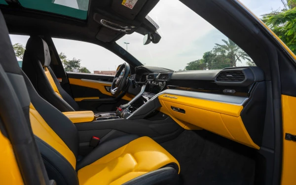 Lamborghini Urus (Yellow), 2023