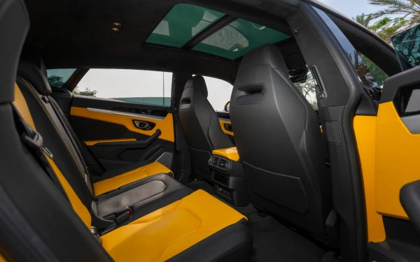 Lamborghini Urus (Yellow), 2023