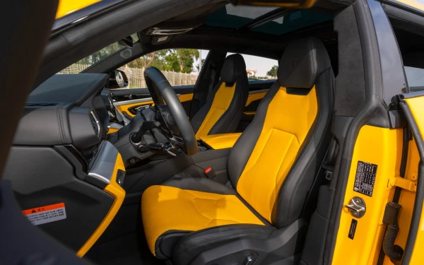 Lamborghini Urus (Yellow), 2023