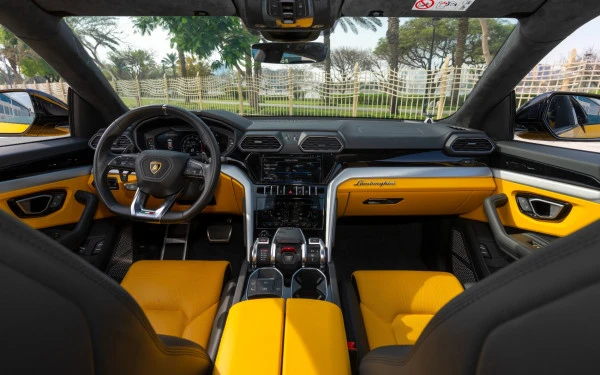 Lamborghini Urus (Yellow), 2023